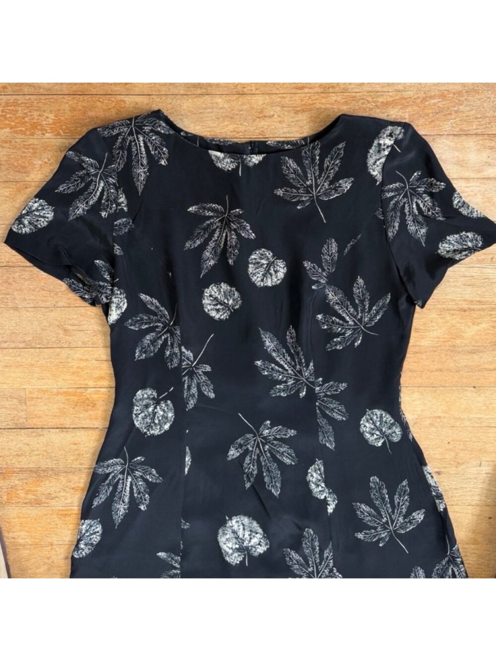 Vintage Leaf Print Silk Maxi Dress Size Medium 90s Black Short Sleeve A-Line - Picture 2 of 9